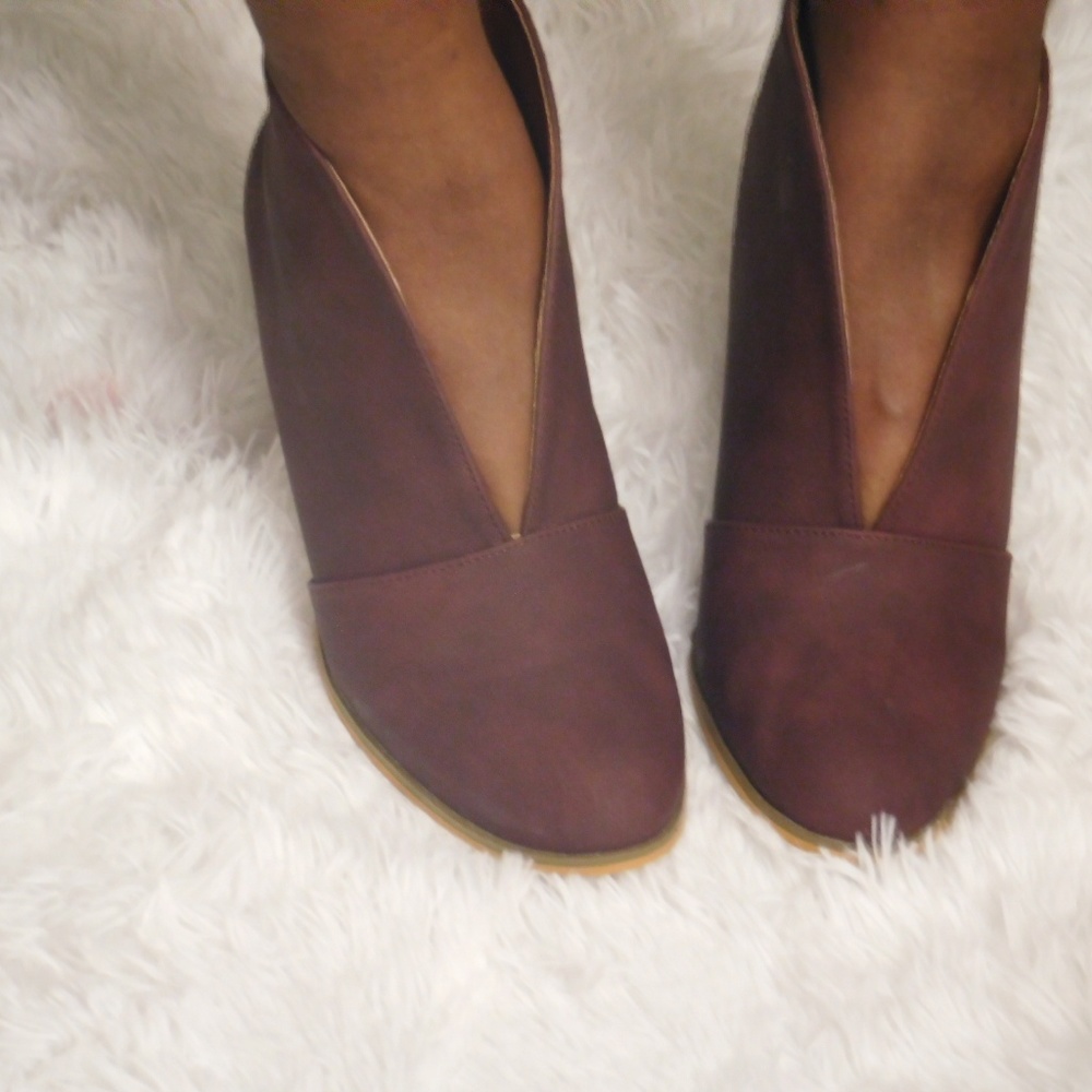 ❤️Peek a boo booties-wine